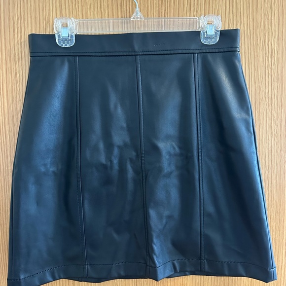 Banana Republic Dresses & Skirts - Black Leather Skirt